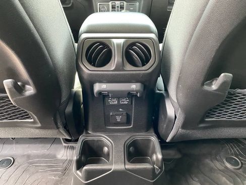 Used 2024 Jeep Gladiator Rubicon w/ Technology Group AWD/4WD image 34