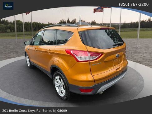 Used 2016 Ford Escape SE w/ Equipment Group 201A FWD image 3