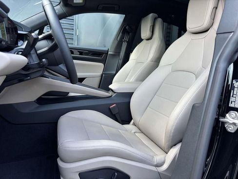 Used 2025 Porsche Macan Electric image 5