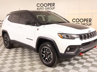 Used 2025 Jeep Compass Trailhawk w/ Trailhawk Convenience Group AWD/4WD video 1