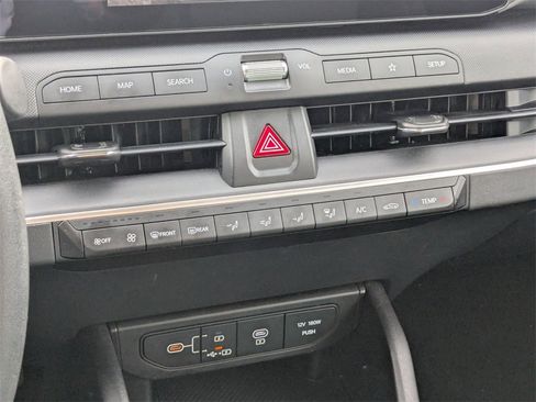 Used 2025 Kia K4 LXS image 22