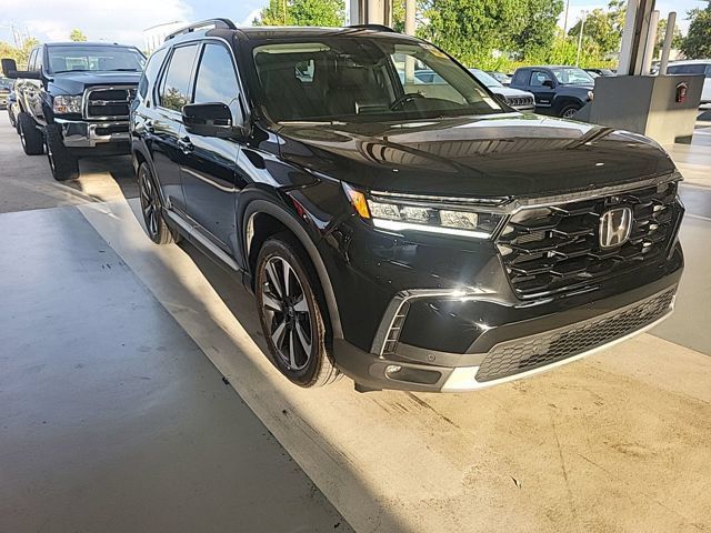 Used 2025 Honda Pilot Elite image 1