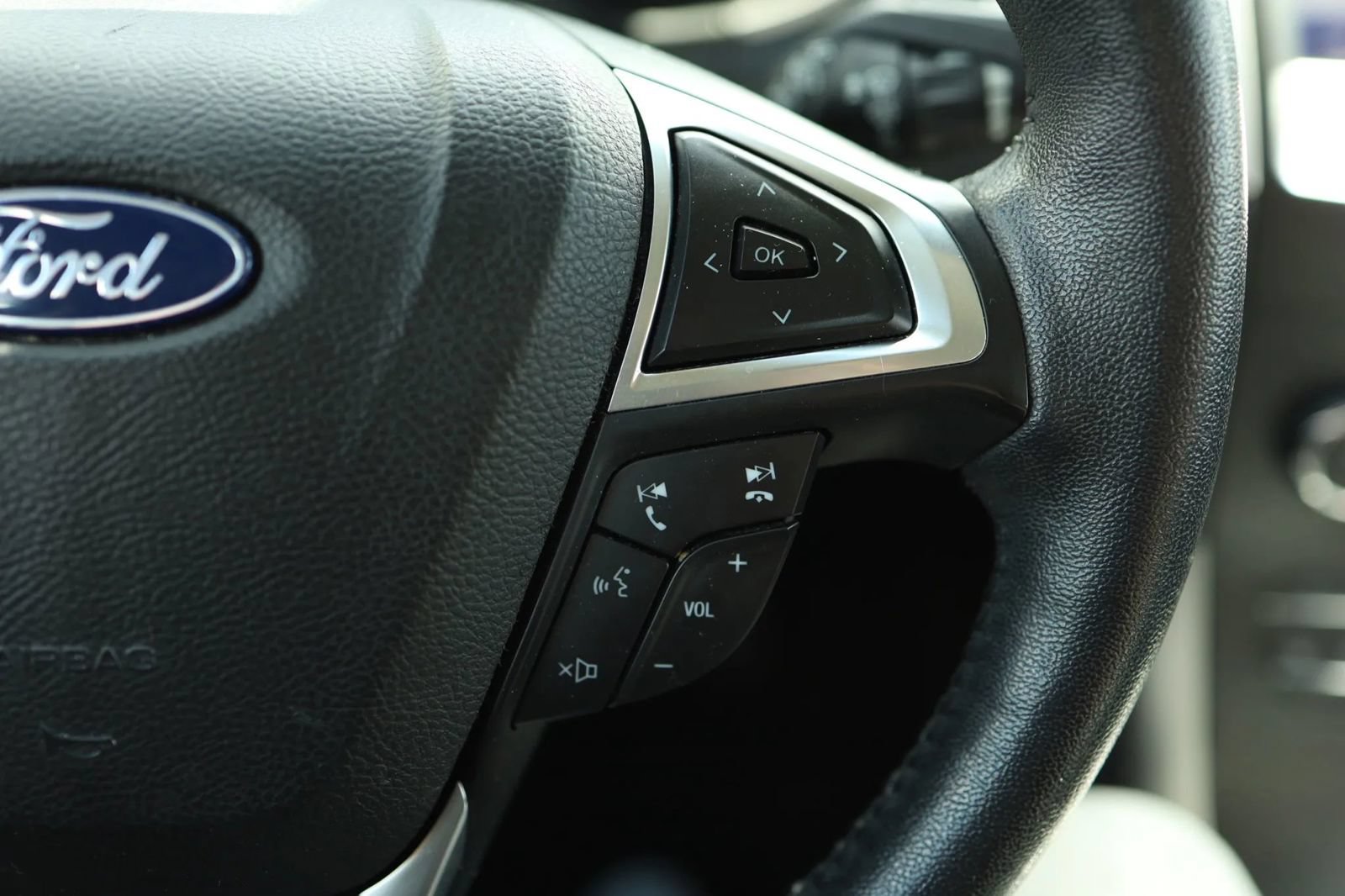Used 2020 Ford Edge SEL FWD image 17