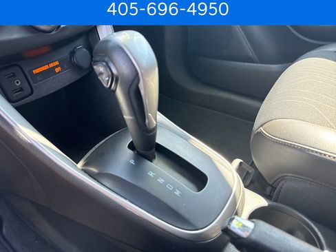 Used 2020 Chevrolet Trax LT w/ LT Convenience Package FWD image 37