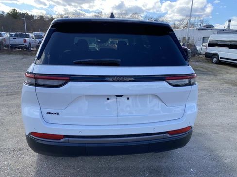 New 2026 Jeep Grand Cherokee Altitude image 4