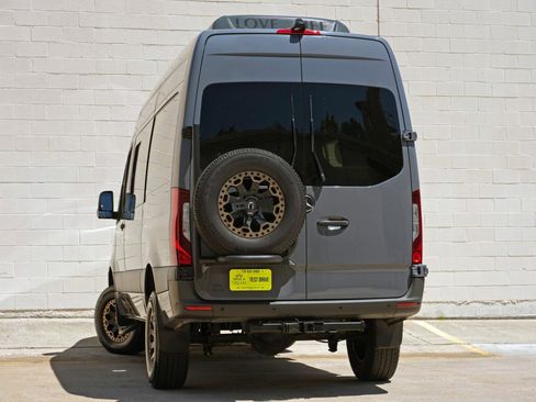 Used 2021 Mercedes-Benz Sprinter 2500 w/ Comfort Plus Package image 6