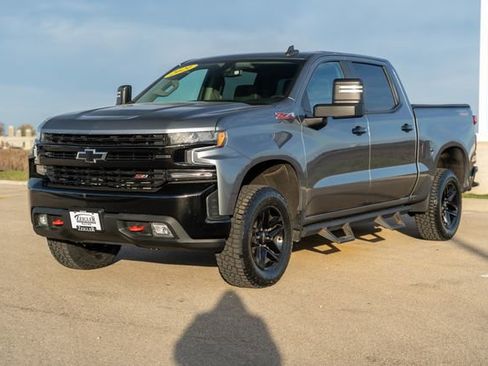 Used 2021 Chevrolet Silverado 1500 LT Trail Boss w/ Convenience Package II image 3