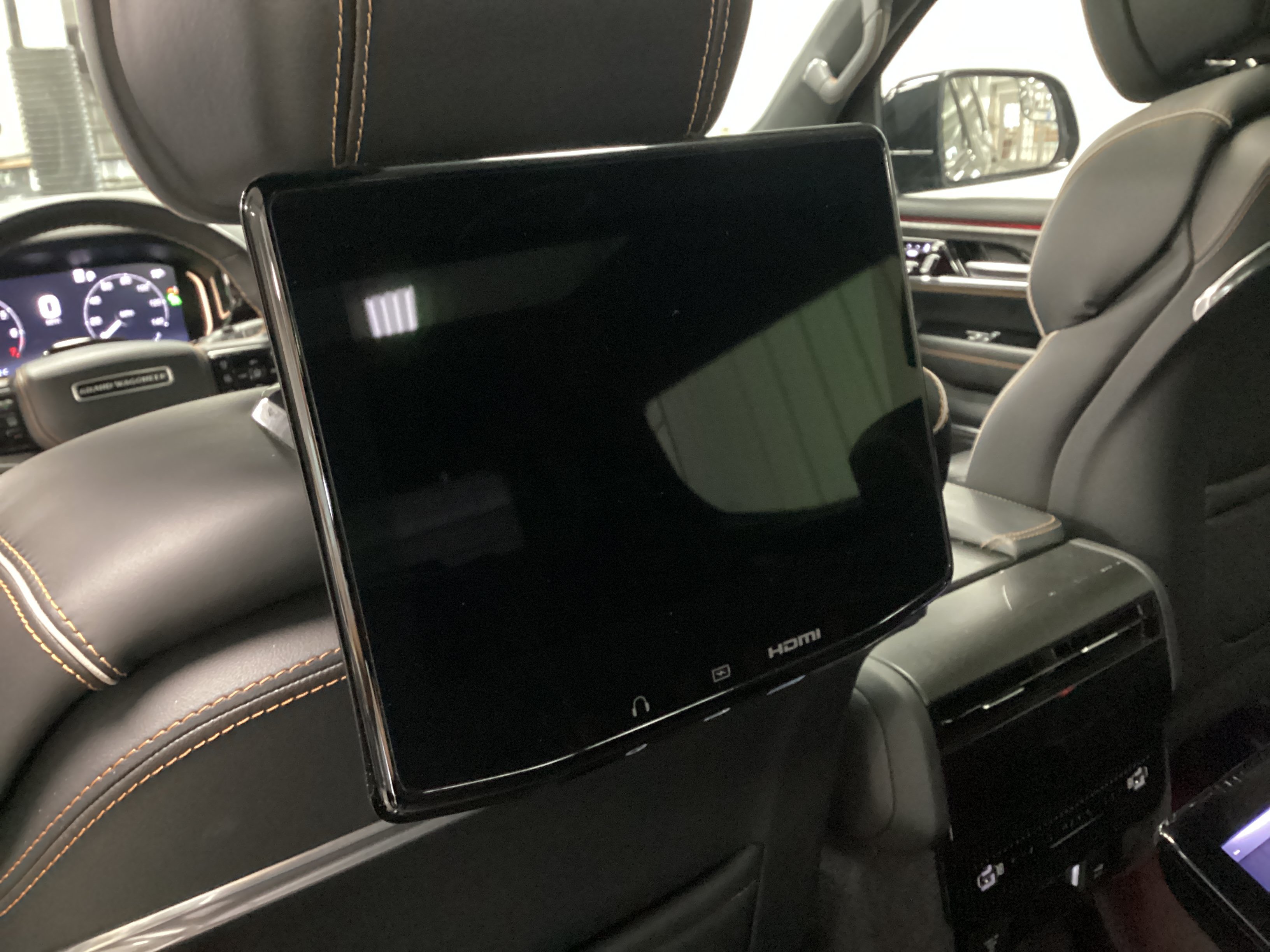 Used 2025 Jeep Grand Wagoneer Series III w/ Rear Seat Video Group 1 AWD/4WD image 40