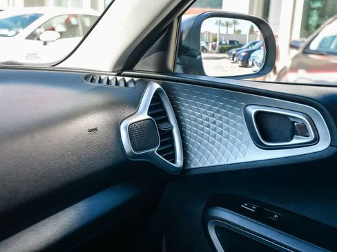 Used 2020 Kia Soul LX image 29
