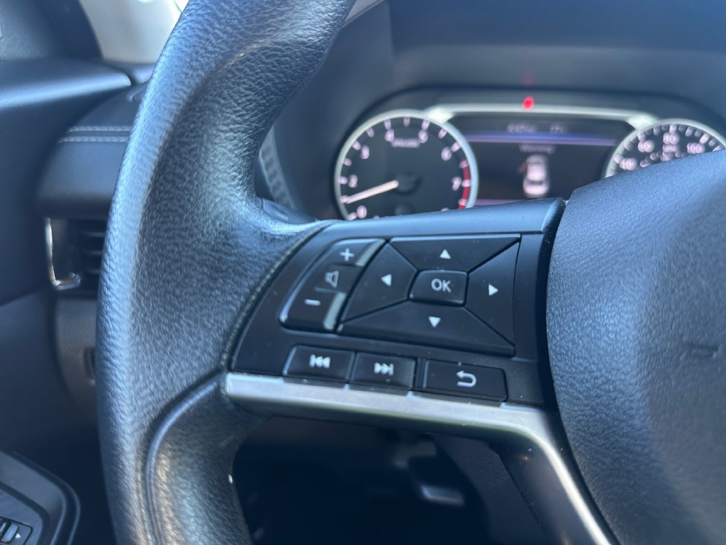 Used 2025 Nissan Sentra SV FWD image 21
