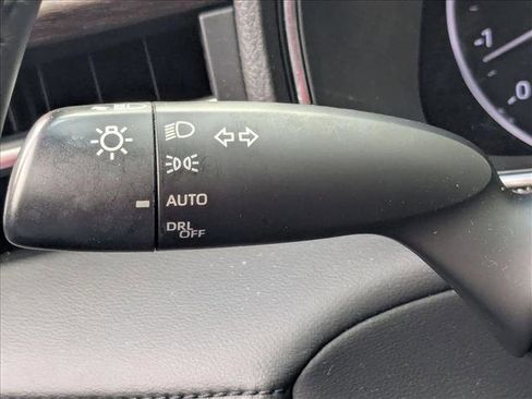 Used 2021 Toyota Avalon Limited image 12