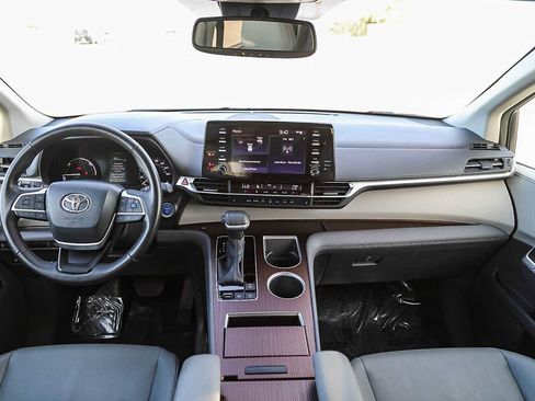 Used 2023 Toyota Sienna XLE image 12