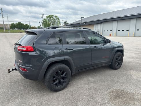 Used 2018 Jeep Cherokee Trailhawk w/ Comfort/Convenience Group AWD/4WD image 4