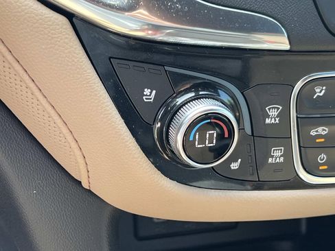 Used 2022 Chevrolet Equinox Premier image 33