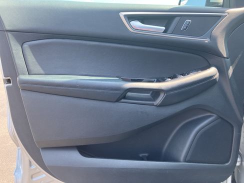 Used 2018 Ford Edge SEL AWD/4WD image 12