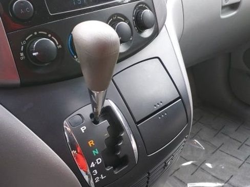 Used 2010 Toyota Sienna LE FWD image 17