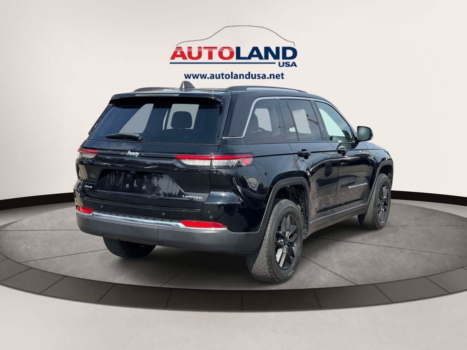 Used 2024 Jeep Grand Cherokee Limited AWD/4WD image 4