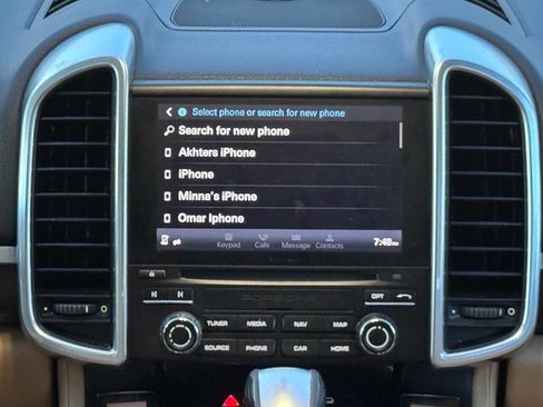 Used 2018 Porsche Cayenne w/ Premium Package AWD/4WD image 19