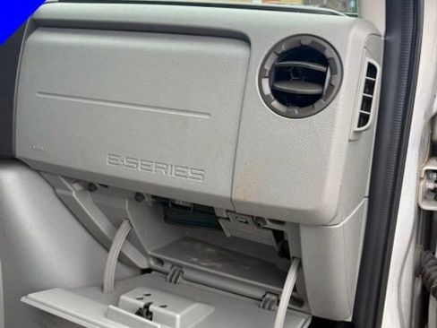 Used 2009 Ford E-350 and Econoline 350 XLT RWD image 31