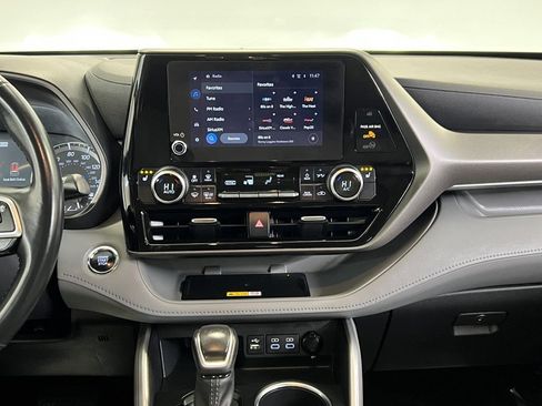 Used 2023 Toyota Highlander XLE image 19