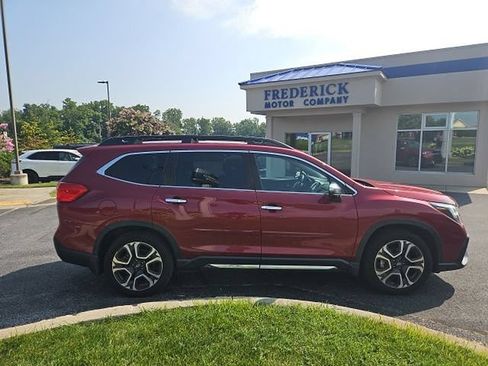 Used 2023 Subaru Ascent Touring AWD/4WD image 3