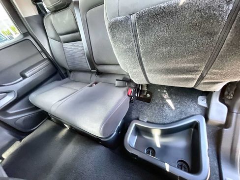 Used 2024 Nissan Frontier SV w/ SV Convenience Package RWD image 27