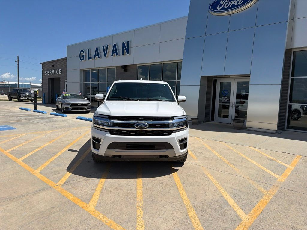 Used 2023 Ford Expedition Limited AWD/4WD image 2