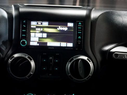 Used 2013 Jeep Wrangler Unlimited Rubicon w/ Connectivity Group image 12