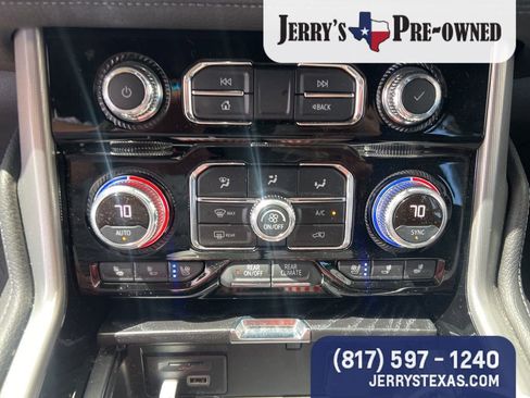 Used 2021 GMC Yukon XL Denali image 14