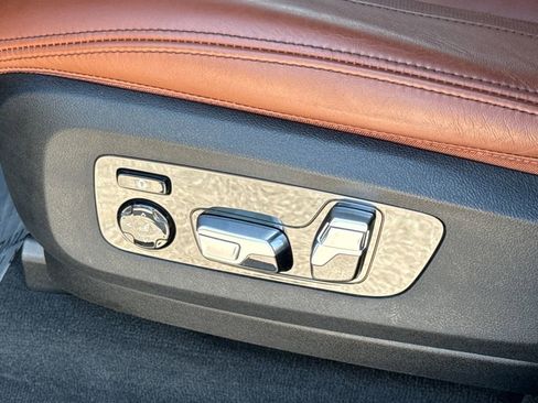 Used 2024 BMW X5 M60i AWD/4WD image 25