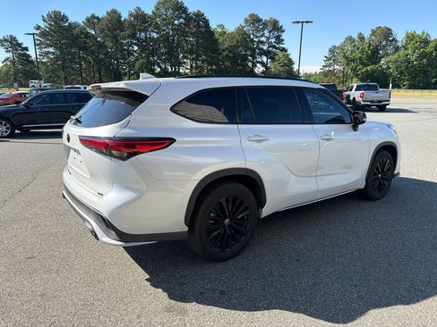 Used 2023 Toyota Highlander XSE FWD image 8