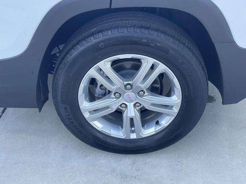 Used 2022 GMC Terrain SLE w/ Driver Convenience Package image 9