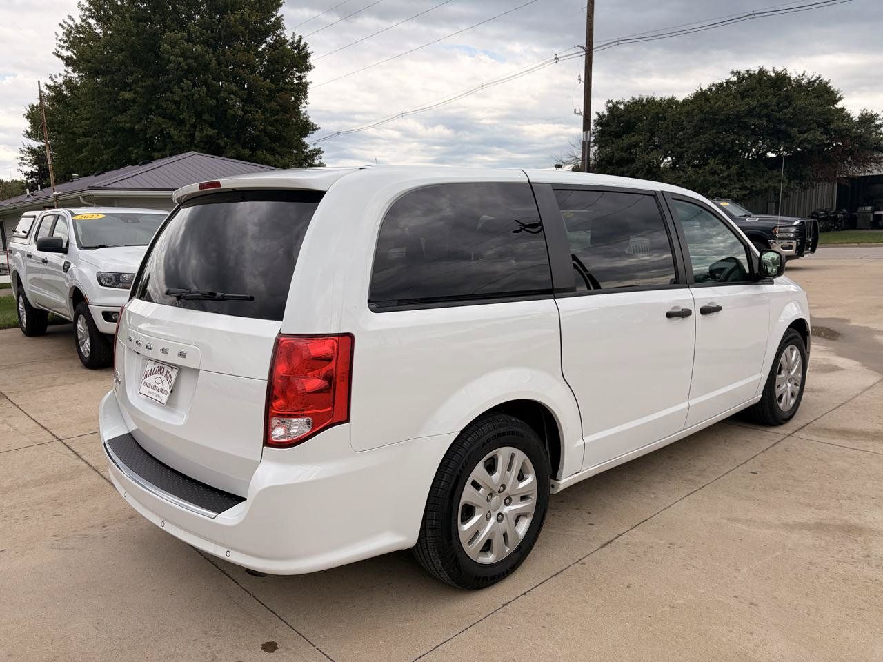 Used 2020 Dodge Grand Caravan SE w/ Rear Park Assist Package FWD image 5