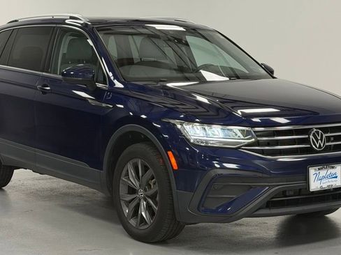 Used 2022 Volkswagen Tiguan SE w/ Panoramic Sunroof Package image 6