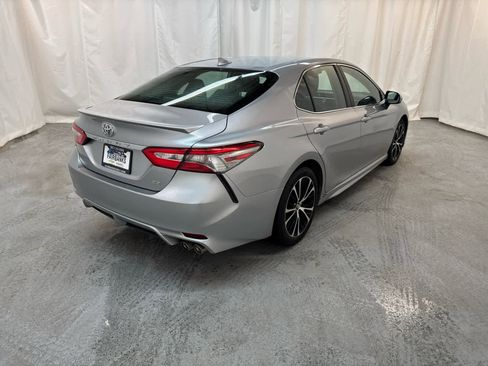 Used 2019 Toyota Camry SE image 5