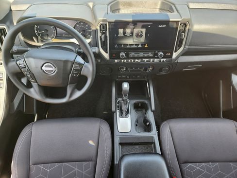Used 2025 Nissan Frontier SV RWD image 29