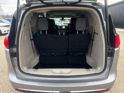 Used 2019 Chrysler Pacifica Limited image 15