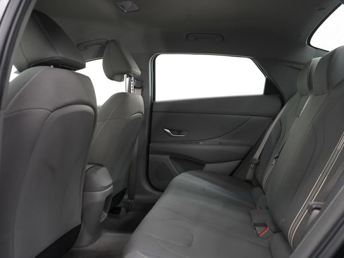 Used 2025 Hyundai Elantra Sport FWD image 18