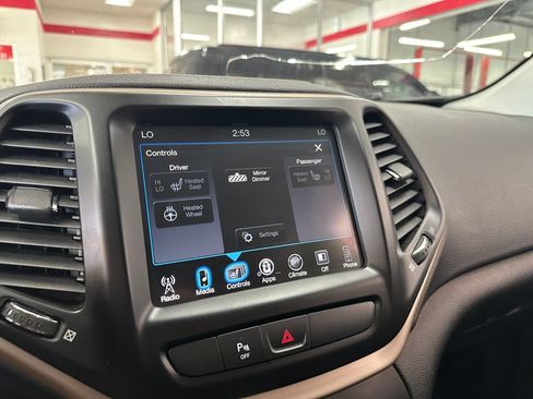 Certified 2018 Jeep Cherokee Limited w/ Trailer Tow Group AWD/4WD image 22