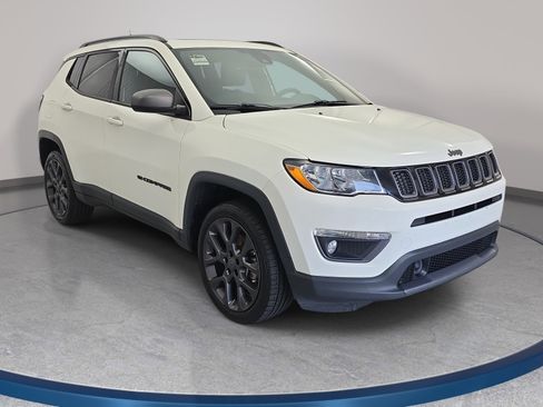 Used 2021 Jeep Compass Latitude w/ Sun and Sound Group AWD/4WD image 3
