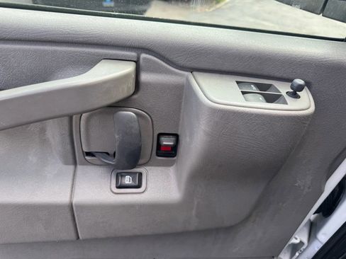 Used 2017 Chevrolet Express 3500 Extended image 30