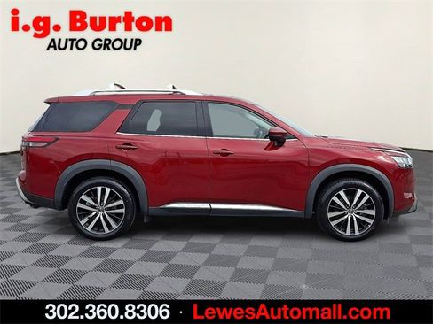 Used 2023 Nissan Pathfinder Platinum image 7
