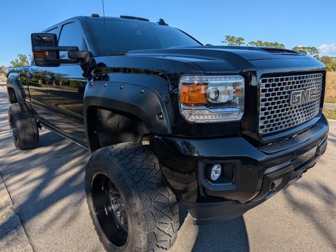 Used 2017 GMC Sierra 2500 Denali w/ Duramax Plus Package image 11