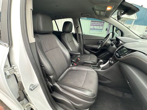 Used 2019 Chevrolet Trax LT w/ LT Convenience Package AWD/4WD image 22