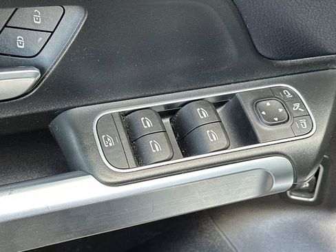 Used 2020 Mercedes-Benz GLB 250 4MATIC image 28