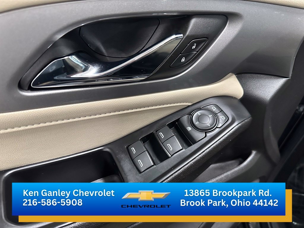 Used 2023 Chevrolet Traverse LS FWD image 9