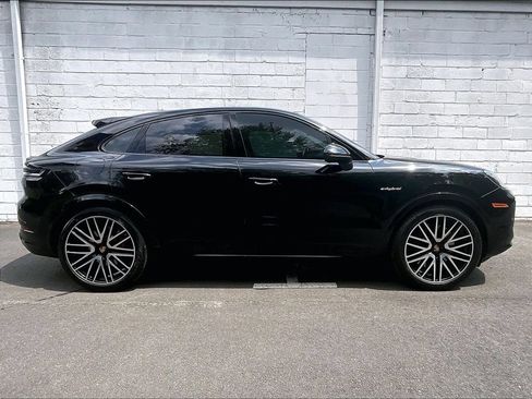 Certified 2024 Porsche Cayenne S AWD/4WD image 6