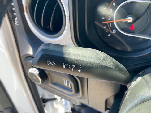 Used 2025 Jeep Wrangler Sport AWD/4WD image 16