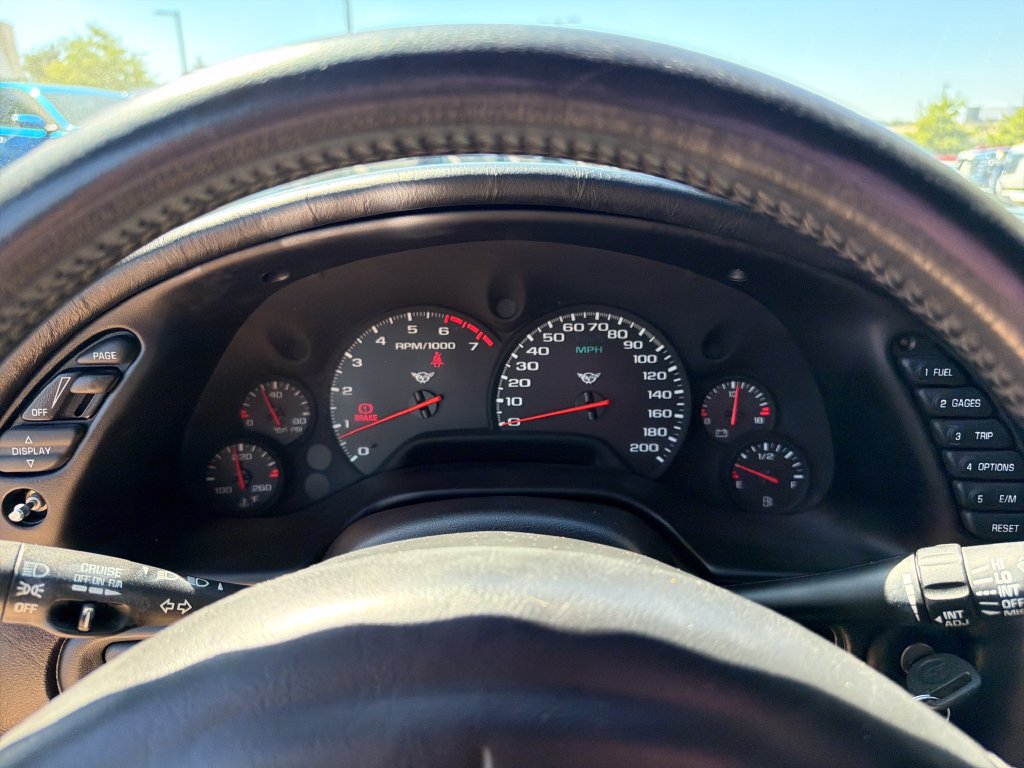 Used 2000 Chevrolet Corvette Coupe w/ Roof Pkg RWD image 19