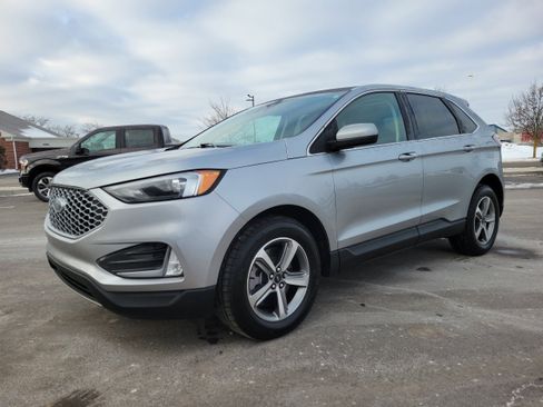 Used 2024 Ford Edge SEL w/ Convenience Package image 2